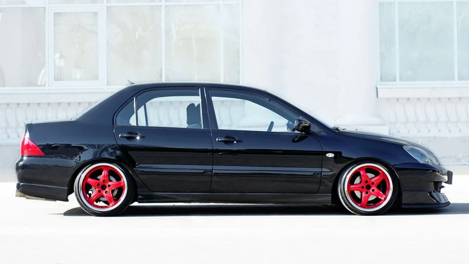 Mitsubishi Lancer Dropped and clean 2
