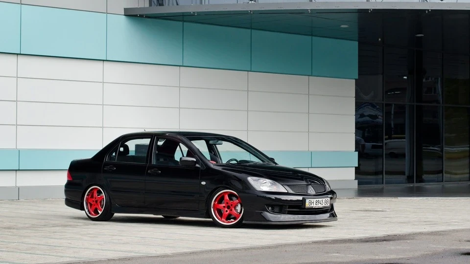 Mitsubishi Lancer Dropped and clean 3
