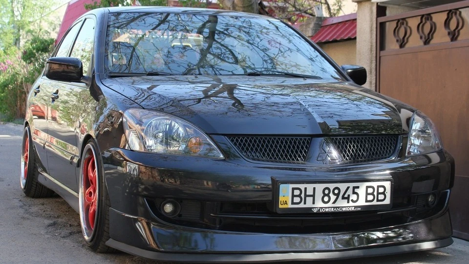 Mitsubishi Lancer Dropped and clean 5