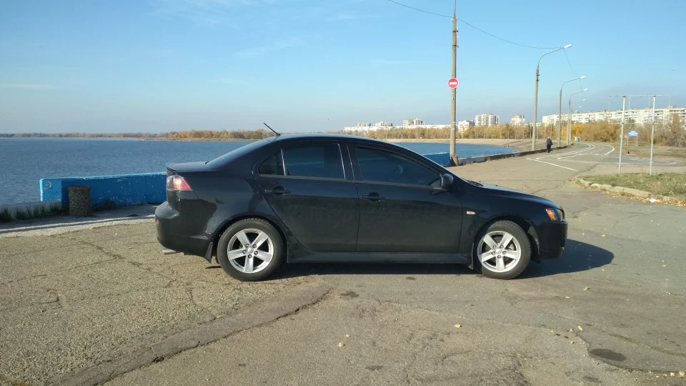 Mitsubishi Lancer два літри, дві педалі 3