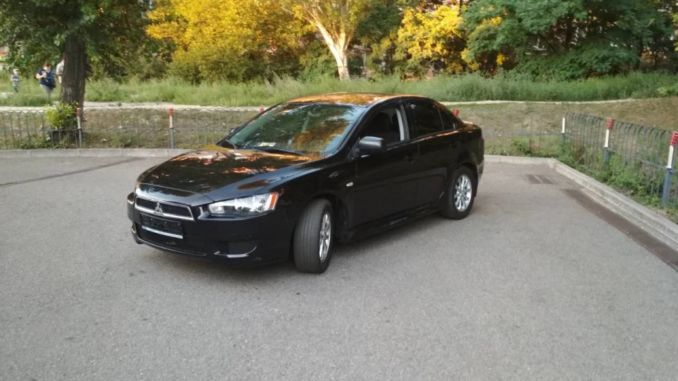Mitsubishi Lancer два літри, дві педалі 4