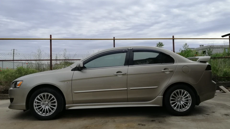 Mitsubishi Lancer EX 2.0 GT 4