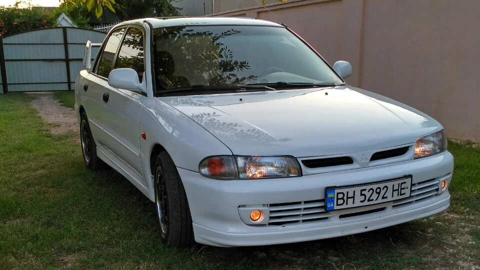 Mitsubishi Lancer GLX i