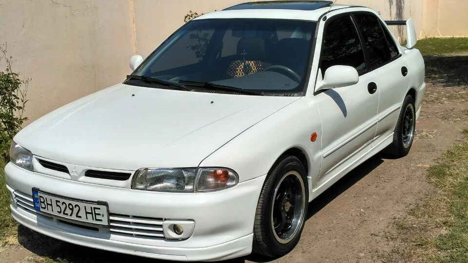 Mitsubishi Lancer GLX i 3