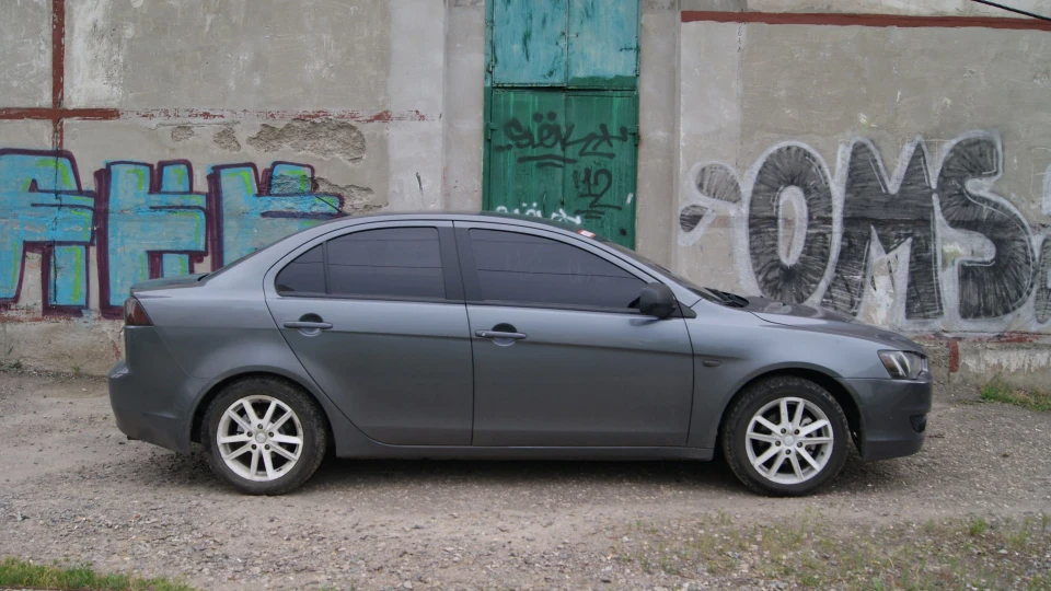 Mitsubishi Lancer японська 99 2