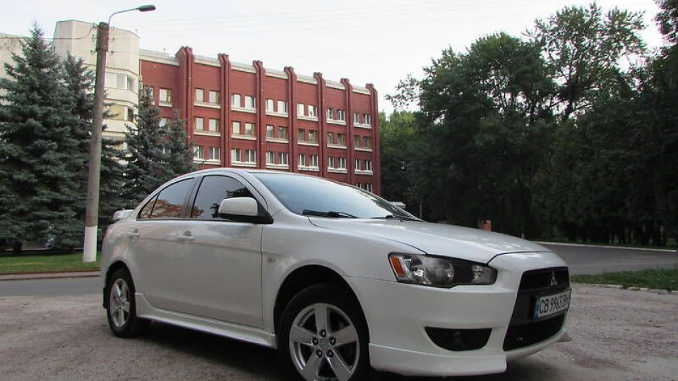 Mitsubishi Lancer Intense 4