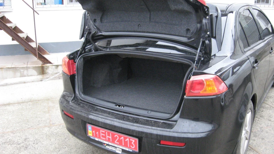 Mitsubishi Lancer intense 2