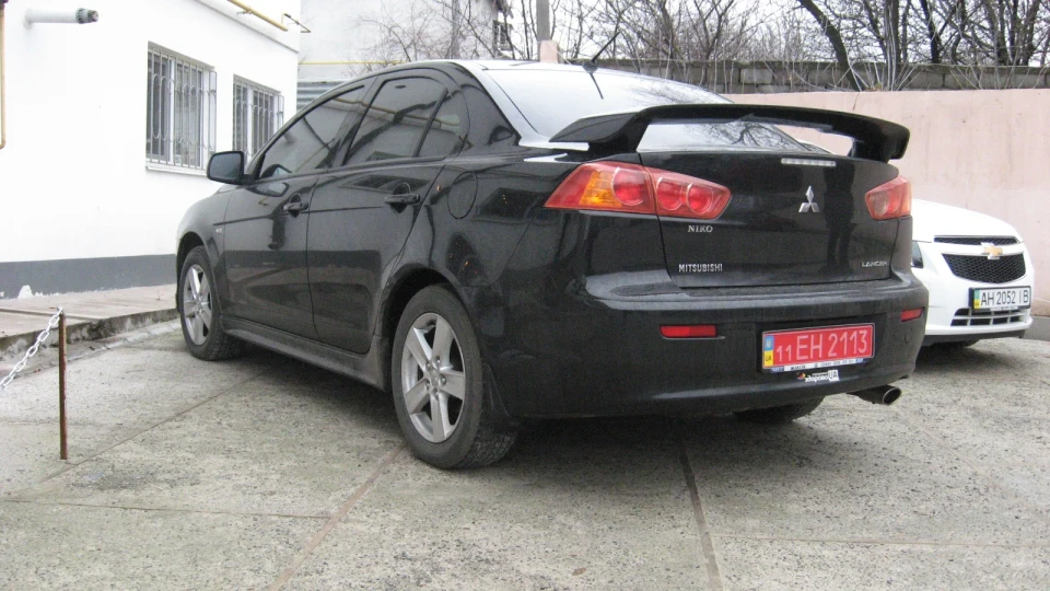 Mitsubishi Lancer intense 4