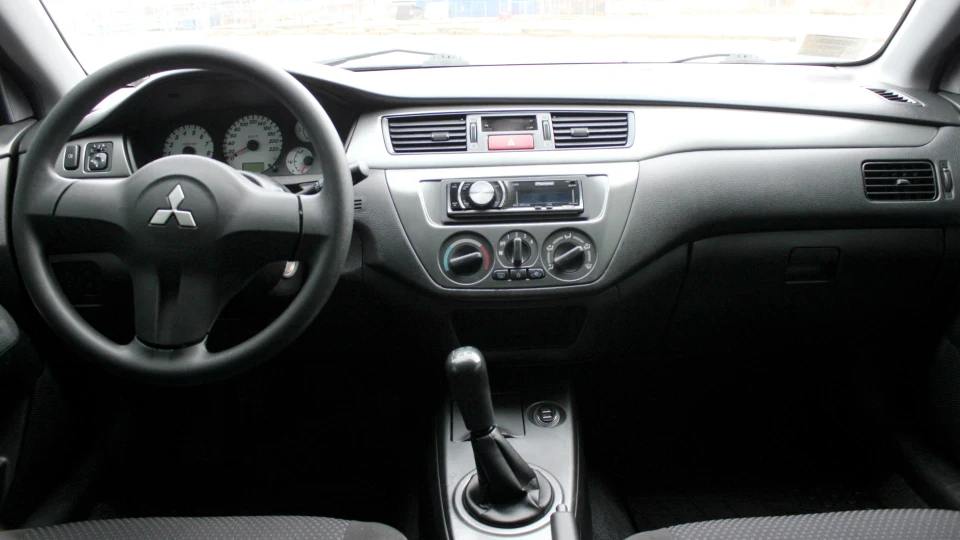 Mitsubishi Lancer IX 2