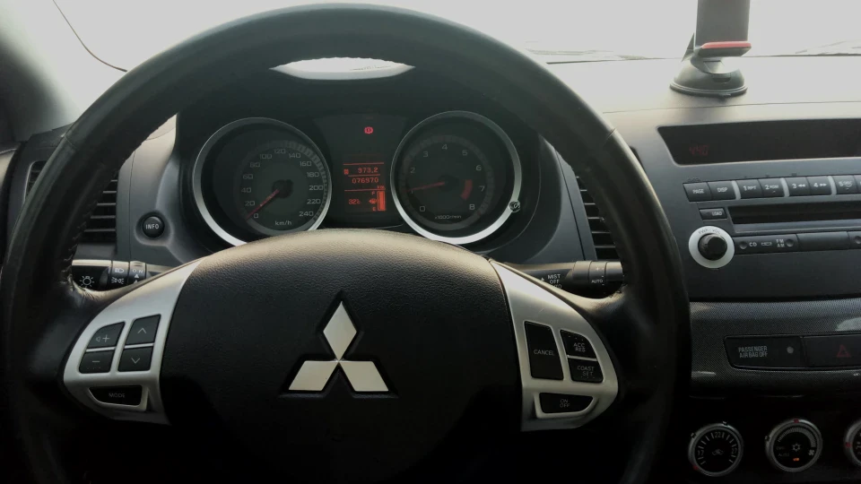 Mitsubishi Lancer червона акула 2