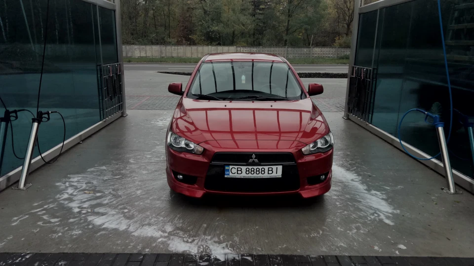 Mitsubishi Lancer червона акула 3