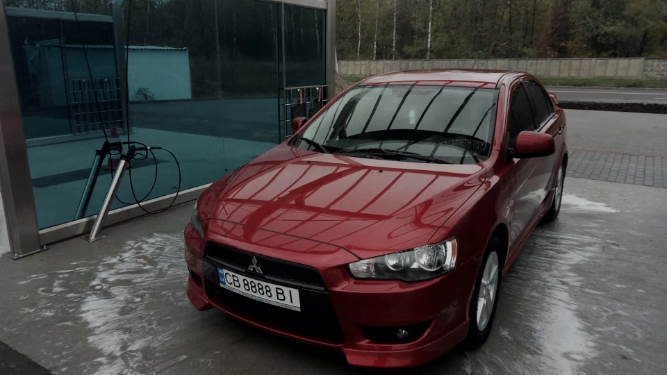 Mitsubishi Lancer червона акула 4