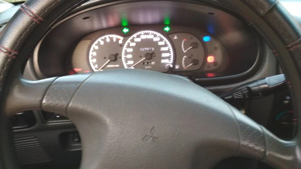 Mitsubishi Lancer червоний металік 4