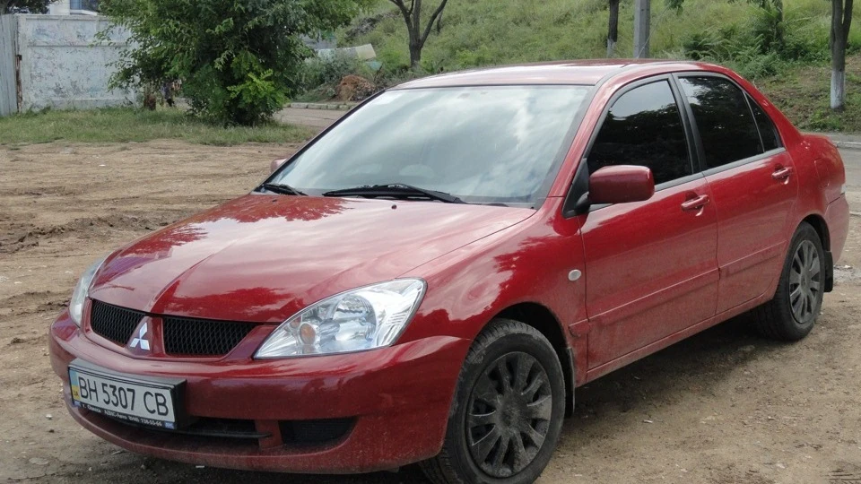 Mitsubishi Lancer червоний звірятко 2