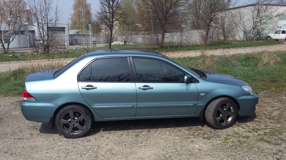 Mitsubishi Lancer ластівка