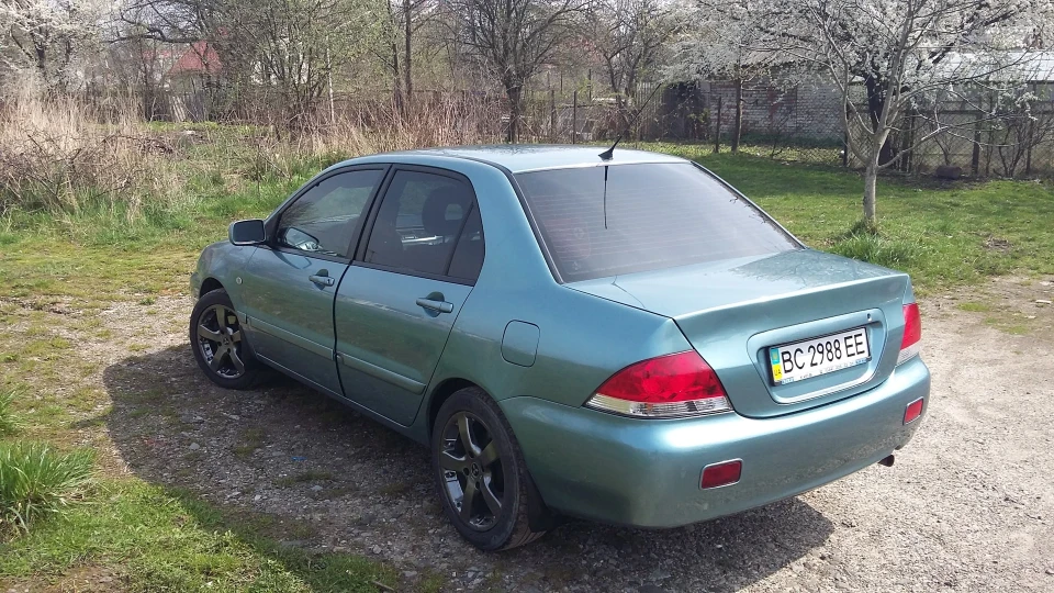 Mitsubishi Lancer ластівка 4