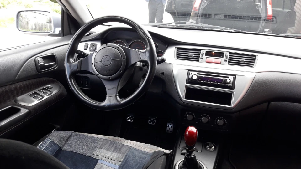 Mitsubishi Lancer Сарай на спорті 1.6 3