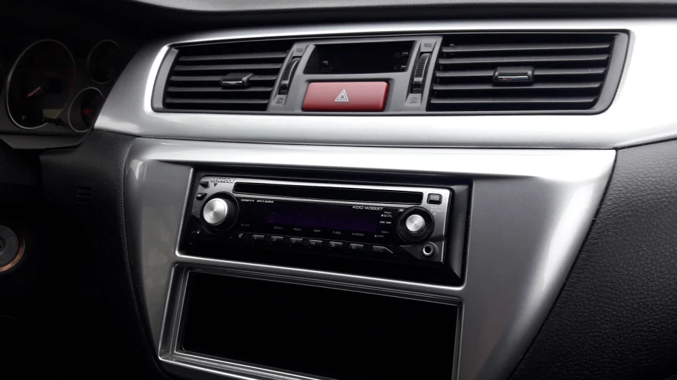 Mitsubishi Lancer Сарай на спорті 1.6 5