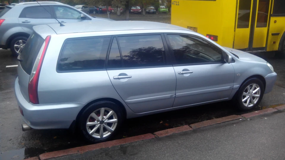 Mitsubishi Lancer сарайчик 3