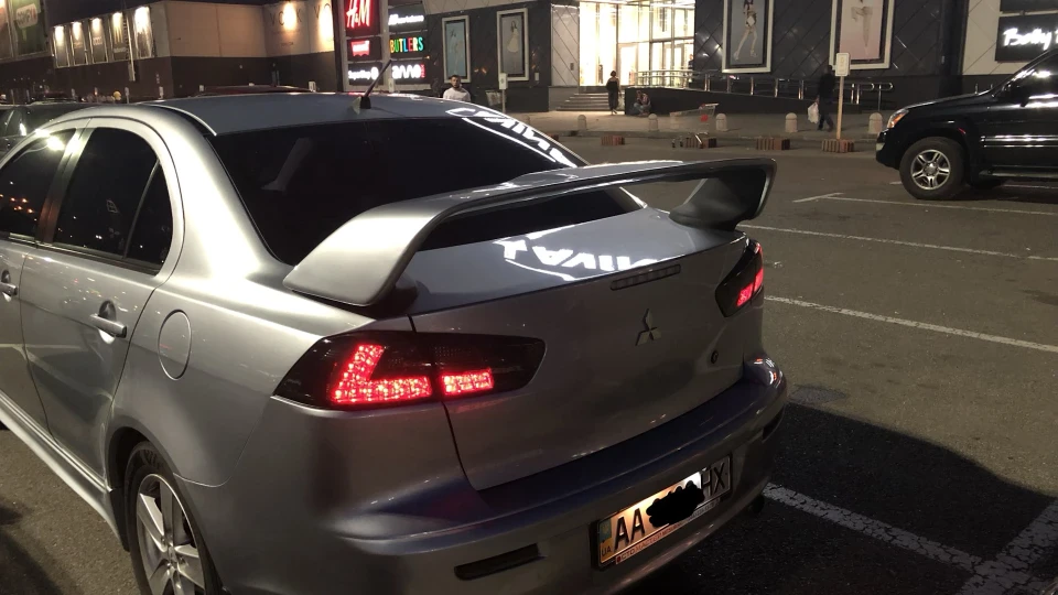 Mitsubishi Lancer Сріблястий вовк 4