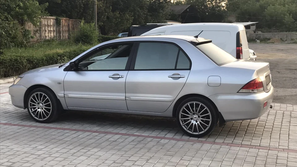 Mitsubishi Lancer Сірий 1.6 2