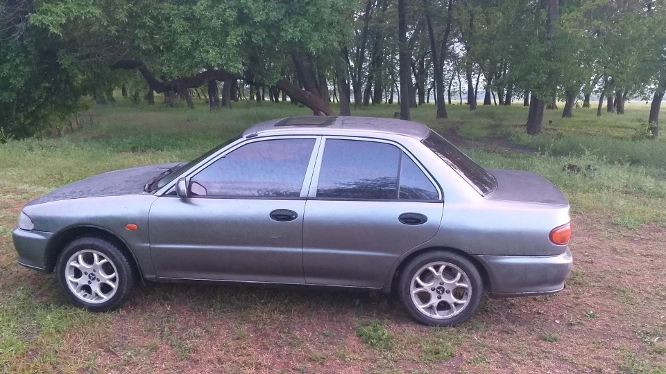 Mitsubishi Lancer Сірий Кардинал 4
