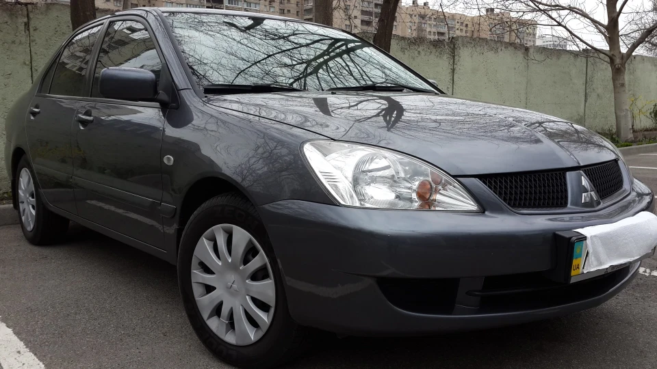 Mitsubishi Lancer Сірий лансер