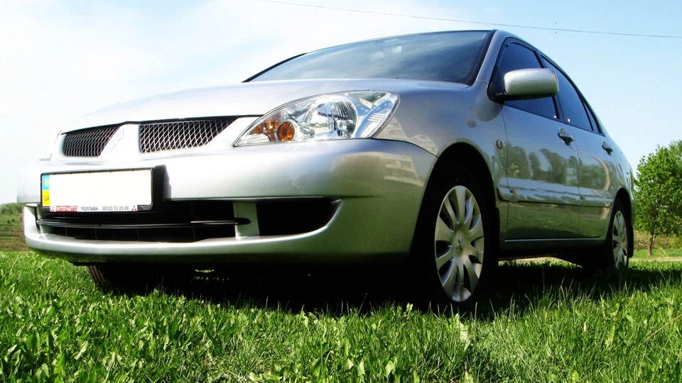 Mitsubishi Lancer SILVER WIND 3