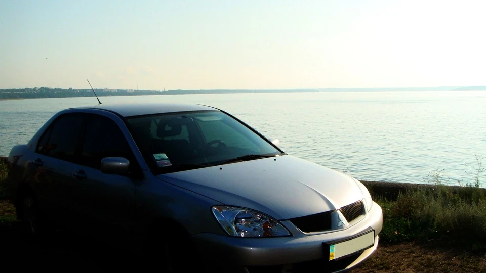 Mitsubishi Lancer SILVER WIND 5