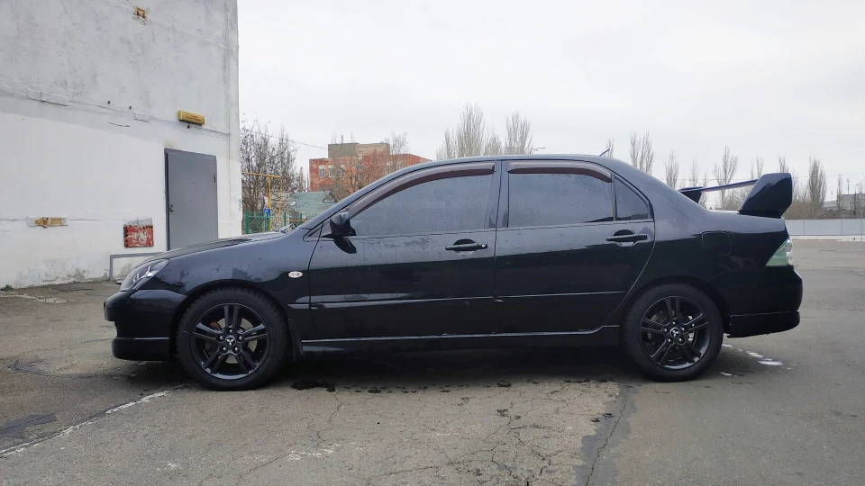 Mitsubishi Lancer Solid Black 2