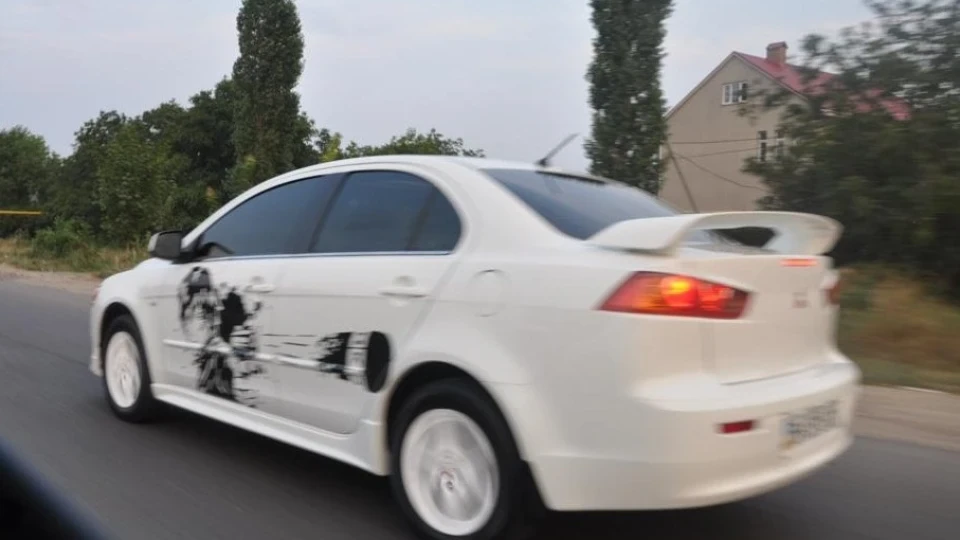 Mitsubishi Lancer white bullet