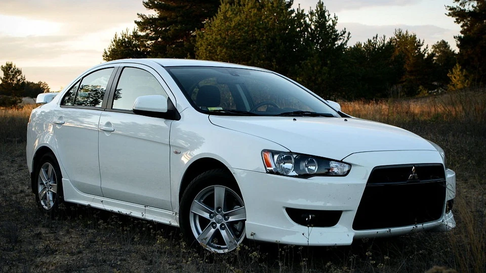Mitsubishi Lancer White \ S18 Intense AT 2