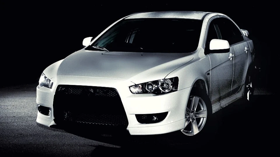 Mitsubishi Lancer White \ S18 Intense AT 3