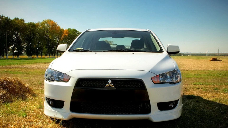 Mitsubishi Lancer White \ S18 Intense AT 4