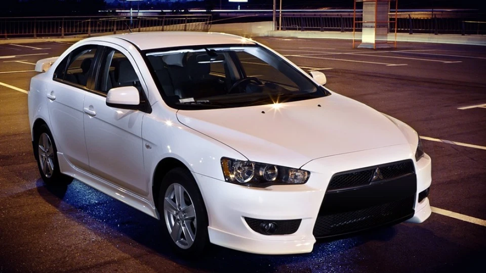 Mitsubishi Lancer White \ S18 Intense AT 5