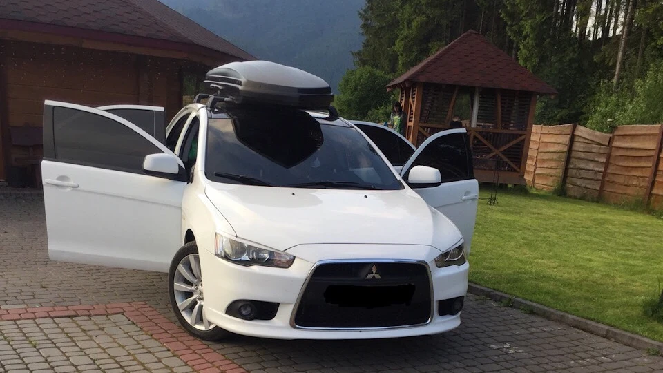 Mitsubishi Lancer White X 2