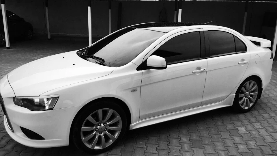 Mitsubishi Lancer White X 3