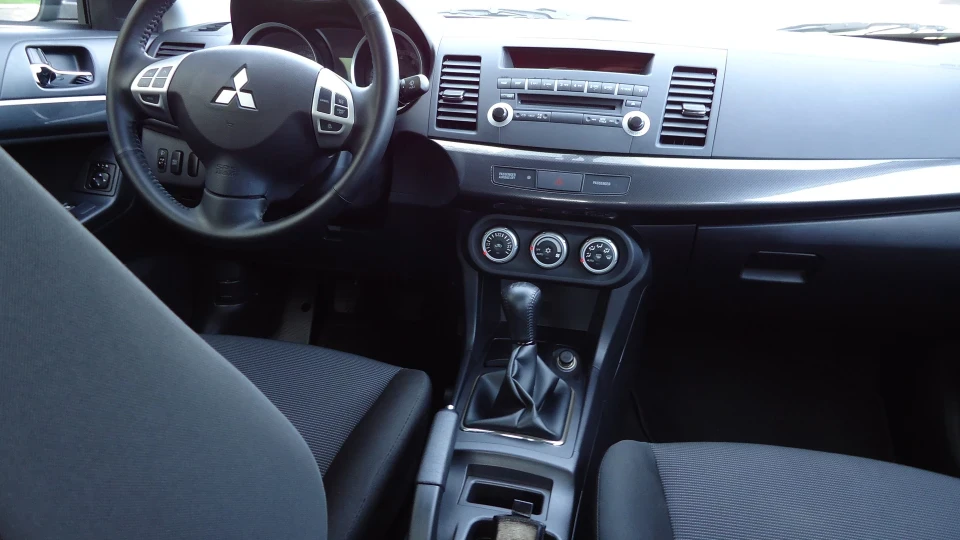 Mitsubishi Lancer X 2.0 Intense 2