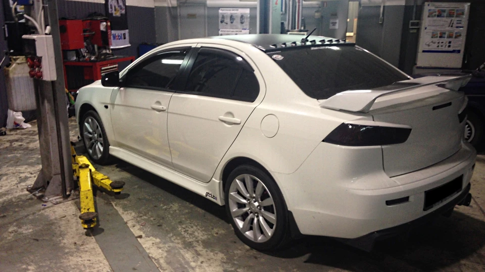 Mitsubishi Lancer X White Shark 5