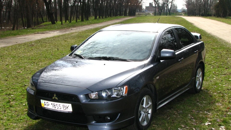 Mitsubishi Lancer хірургічний ніж! 2