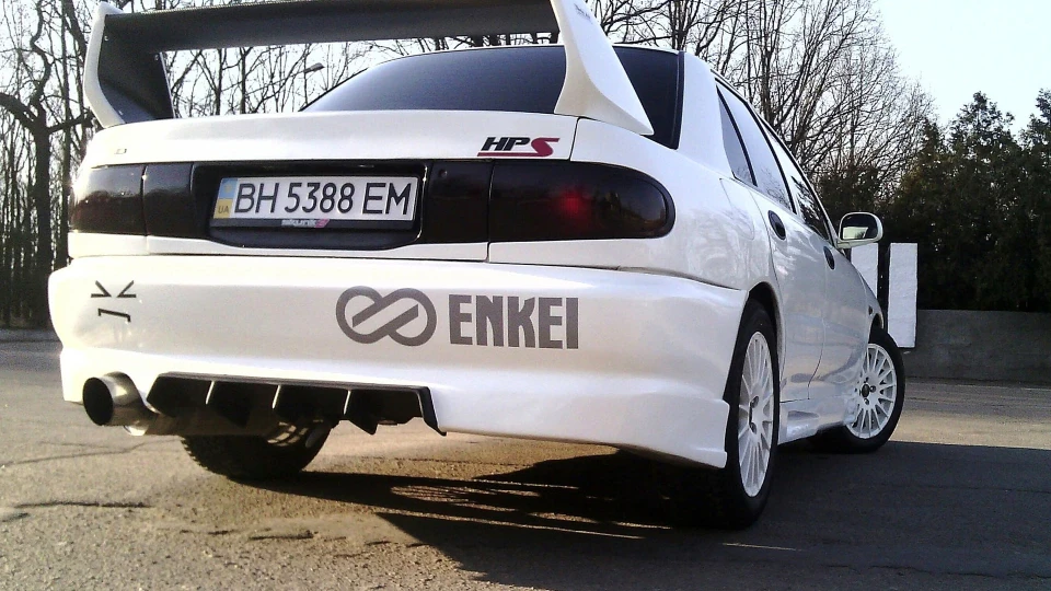 Mitsubishi Lancer Хоче бути спортивною 3