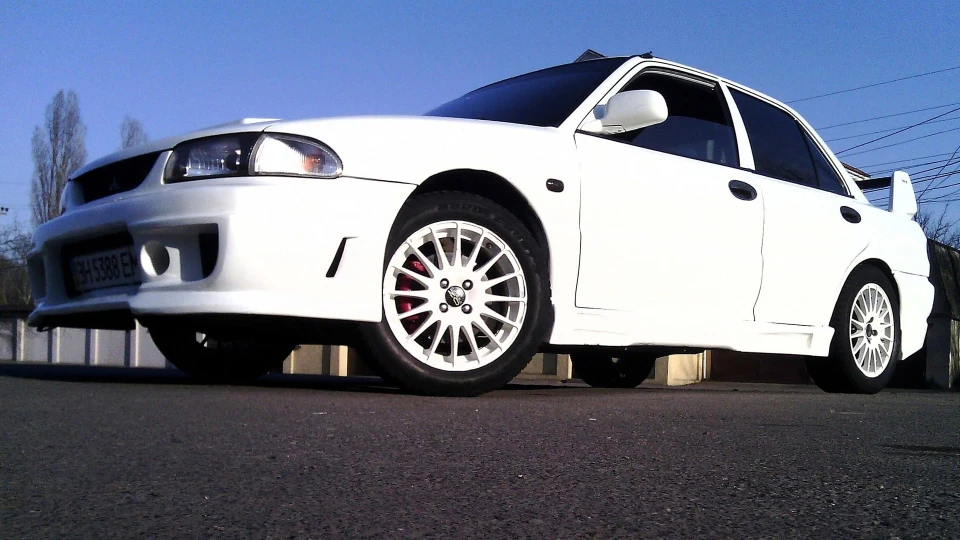Mitsubishi Lancer Хоче бути спортивною 4