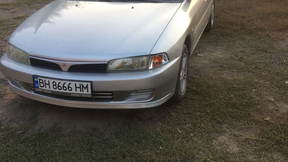 Mitsubishi Mirage V 2