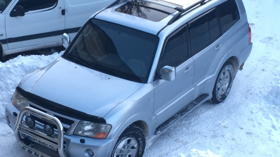 Mitsubishi Montero 2