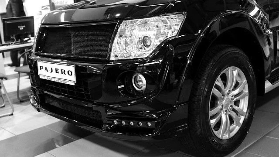 Mitsubishi Montero 2