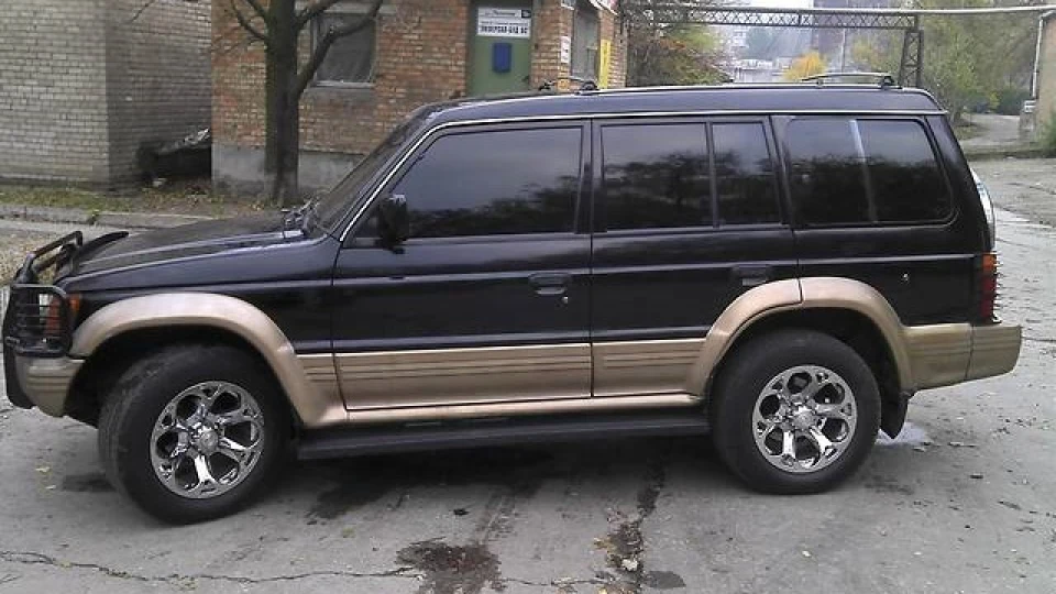 Mitsubishi Montero чорний автомат)))
