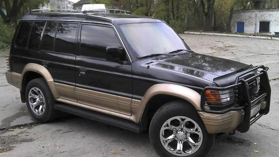 Mitsubishi Montero чорний автомат))) 2