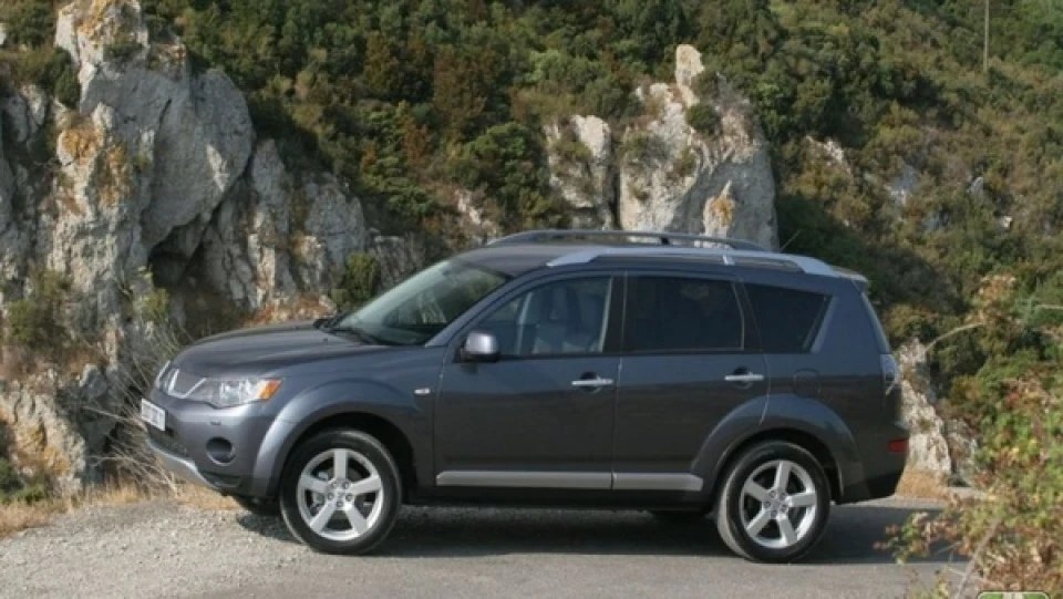 Mitsubishi Outlander XL 2