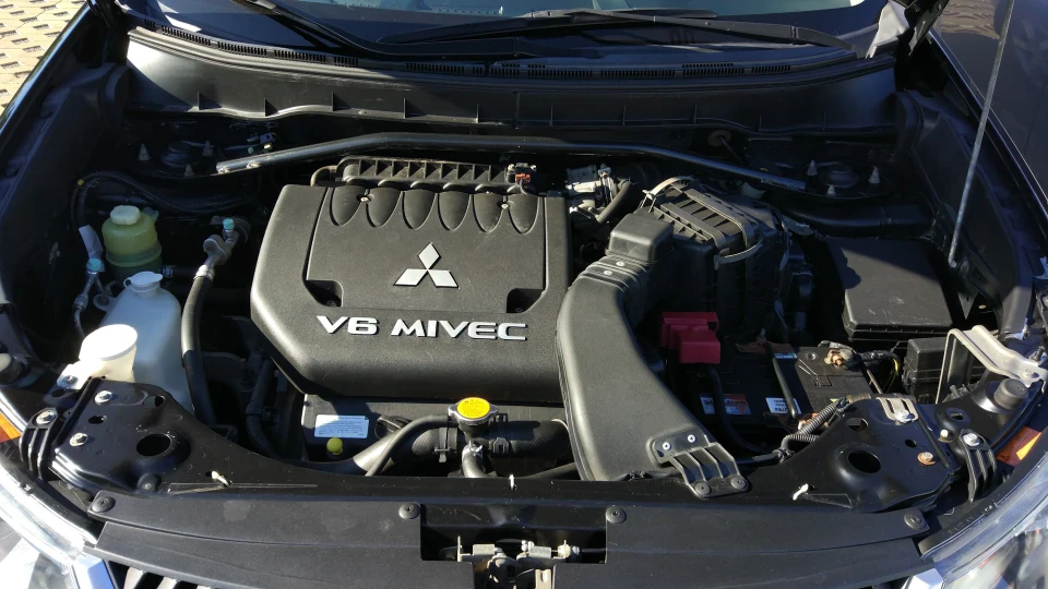 Mitsubishi Outlander XL 3