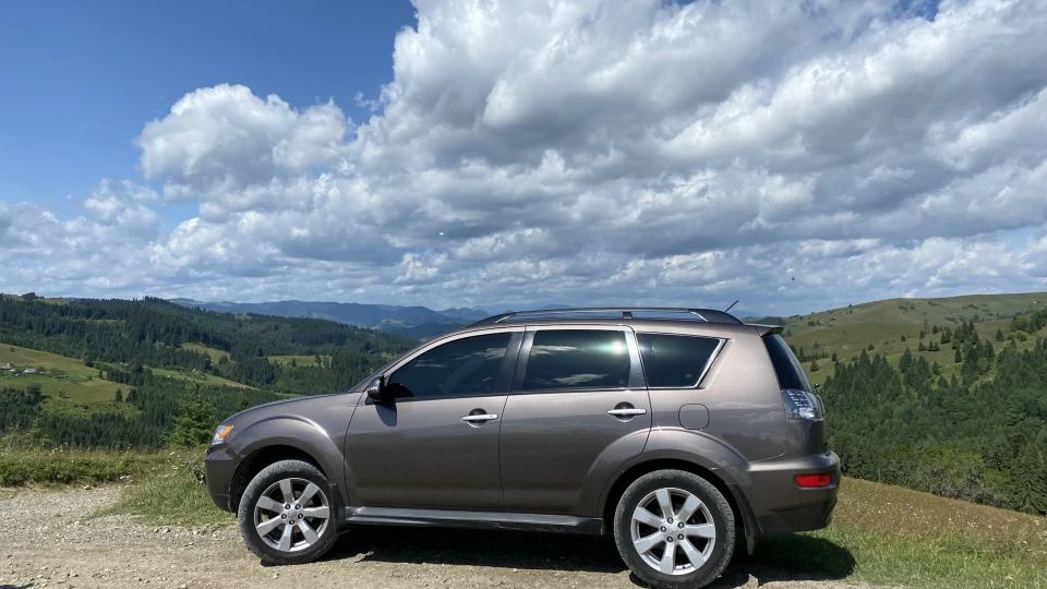 Mitsubishi Outlander XL 4